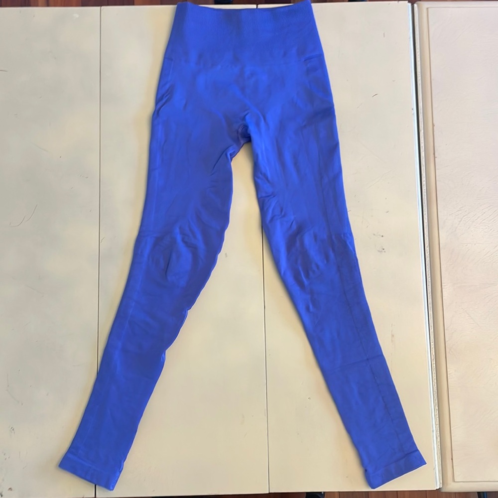Lululemon’s Zone In Tight - High-rise compression pants in blue/purple (size 4)